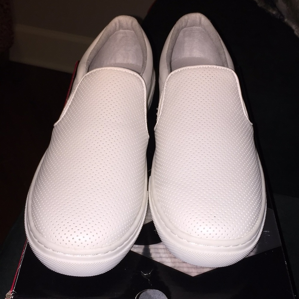 White sketcher street LA with memory foam size 9
